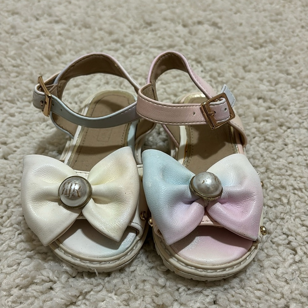 Bow sandals